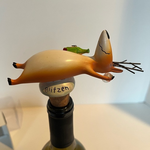 New in Box Two Wine Enthusiast Bottle Stoppers Vixen and Blitzen  Set of 2 - Picture 14 of 14
